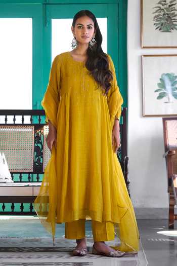 Trendy Tokari Silk Chanderi Embroidered Kurta Set 