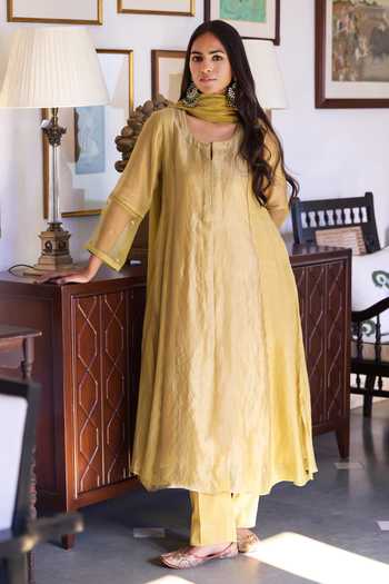 Trendy Tokari Floral Embroidered Kurta Set 