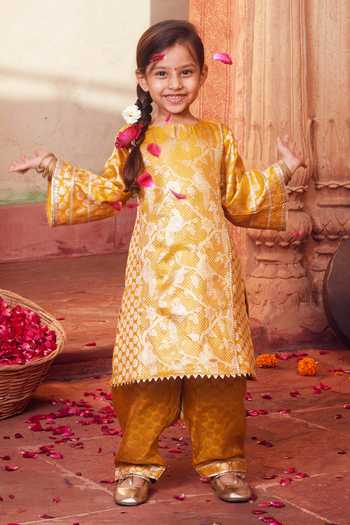 Chotibuti Flower Pattern Banarasi Silk Kurta & Salwar Set 