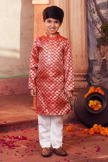 Chotibuti Butti Pattern Kurta & Pyjama Set 
