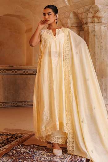 Bannhi By Priyanka Rathore Aari Embroidered Kurta Set 