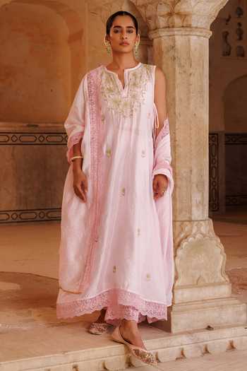 Bannhi By Priyanka Rathore Floral Embroidered Kurta Set 
