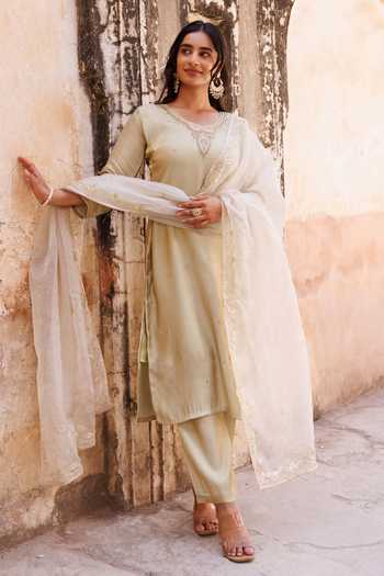 Bannhi By Priyanka Rathore Hand Embroidered Kurta Set 