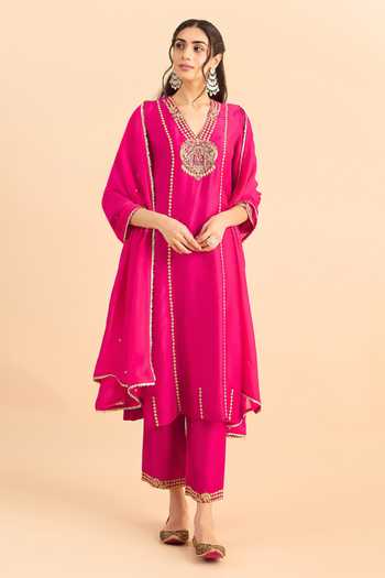 Roohbyridhimaa Pink Raafta Embroidered Kurta Set 