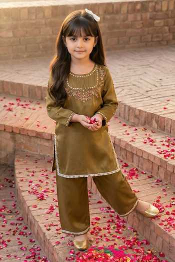 Petite Pomme Yoke Embroidered Kurta & Pant Set 
