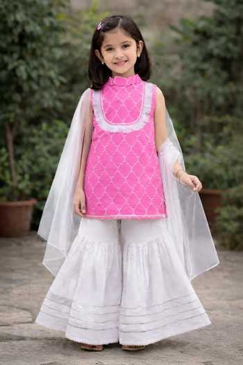Pankhuri By Priyanka Abstract Print Kurta Set 