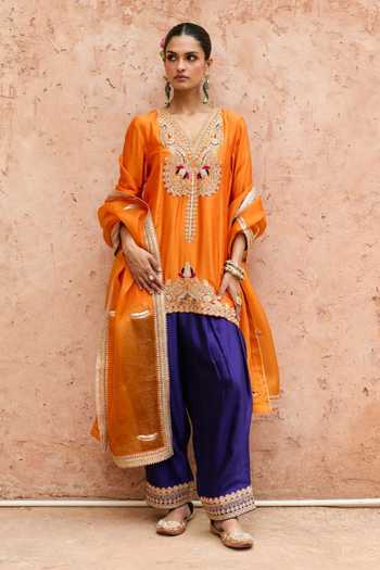 Vinita Bhansali Aarika Embroidered Short Kurta Salwar Set 