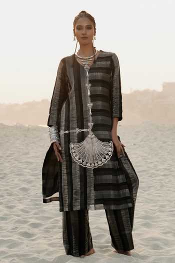 Eraaya by Ratika J Stripe Pattern Kurta Set 