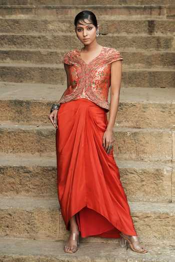 Eraaya by Ratika J Moulded Banarasi Kimkhab Silk Top With Skirt 