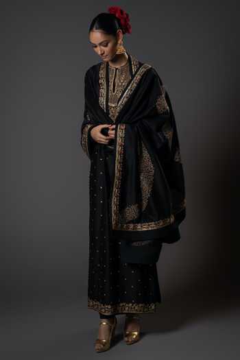 Rohit Bal Floral Pattern Zari Embroidered Kurta Set 