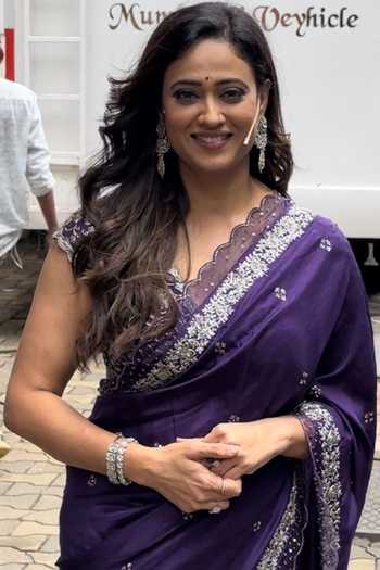 Manvi Kapoor Floral Cutdana Embroidered Saree Set 
