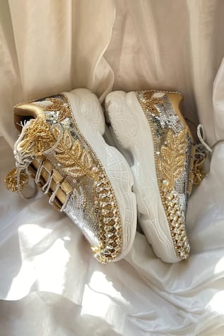 Amazon.com | Elivandon 16053 Wedding Shoes Bridal Sneakers Flats Bride  Tennis Shoes Flowers Lace Sneakers Colour Ivory,Size 5 B(M) US/35 EU |  Walking