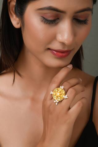 Pin by Mariya Takhatwala on Gold ring designs | Gold ring designs, Stud  earrings, Ring designs