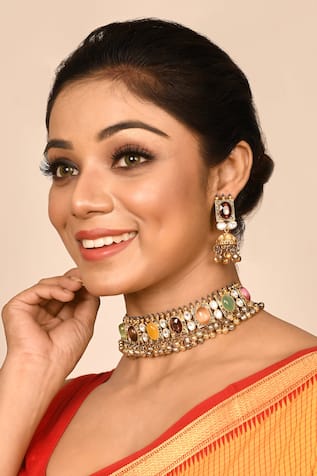 Buy Gold Plated Stones Kundan Geometric Choker Set by Auraa Trends