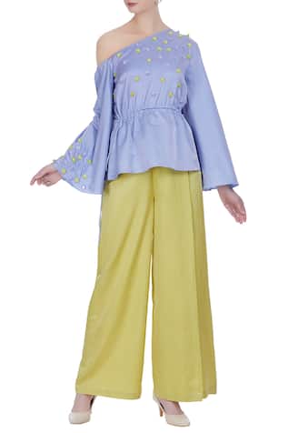 One-shoulder sequin blouse with flared pants 
