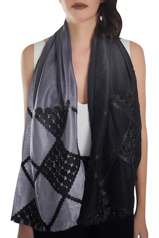 Circular pattern leather work stole 
