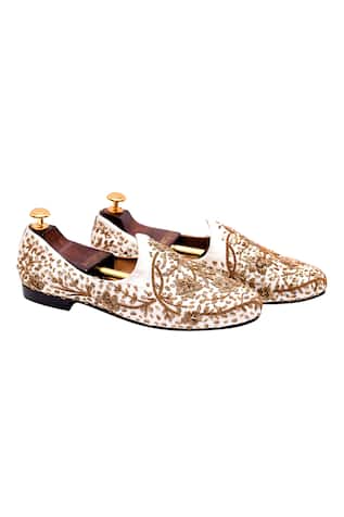 Raw Silk Embroidered Juttis 