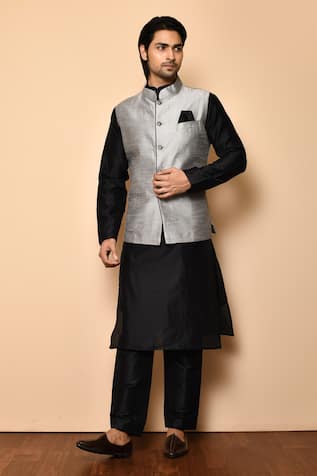 Arihant Rai Sinha Bundi & Mandarin Collar Kurta Set 