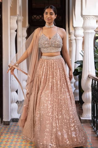 Discover more than 160 gold crop top for lehenga super hot