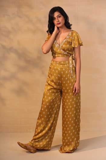 Esha Koul Mustard Yellow Printed Modal Satin Juttis 