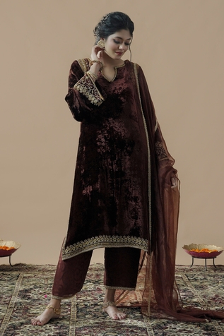 Gul By Aishwarya Velvet Embroidered Kurta Set