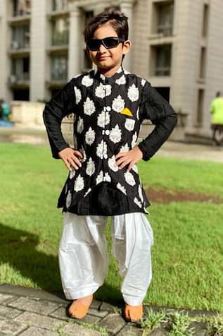 Floral Embroidered Black Kurta Set 