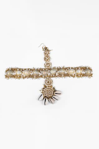 Gold & White Shell Encrusted Mathapatti 