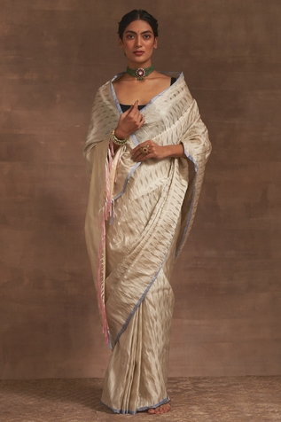 Kasturi Kundal Shwet Marmari Tanchoi Saree