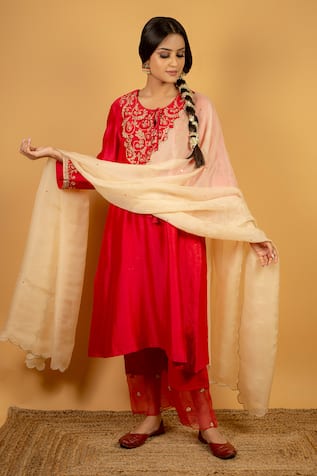 Floral Embroidered Kurta Set For Kids