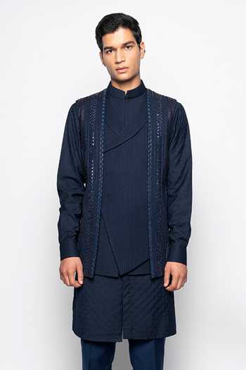 Amaare Embroidered Bundi & Kurta Set 