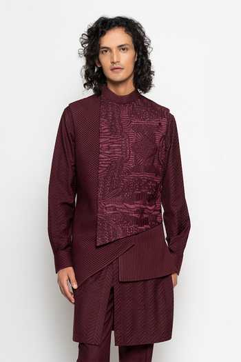 Amaare Embroidered Bundi & Kurta Set 