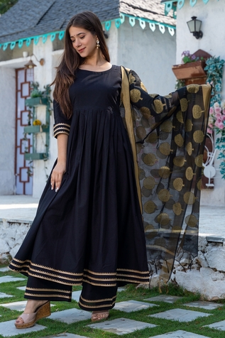 Pheeta Back Tassel Anarkali Set