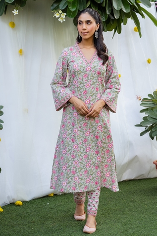 Rivaaj Clothing Floral Pattern Kurta & Pant Set