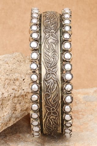 Sabrina Floral Carved Bracelet 