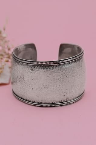 Dilnaz Handcrafted Cuff 