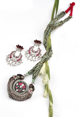 Handcrafted Pendant Necklace Set 