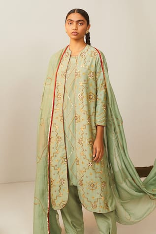 Embroidered Kurta Set With Jacket 