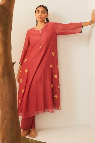 Chanderi Silk Embroidered Kurta & Pant Set 