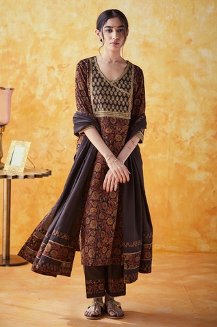 Shrutkirti Embroidered Kurta Set