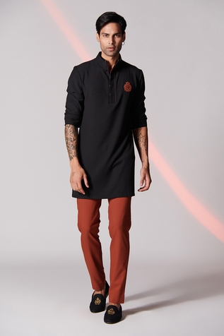 S&N by Shantnu Nikhil Crest Embroidered Short Kurta
