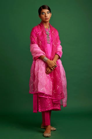 Kurta Set With Jaal Work Dupatta 