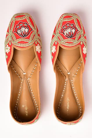  Silk Handcrafted Juttis 