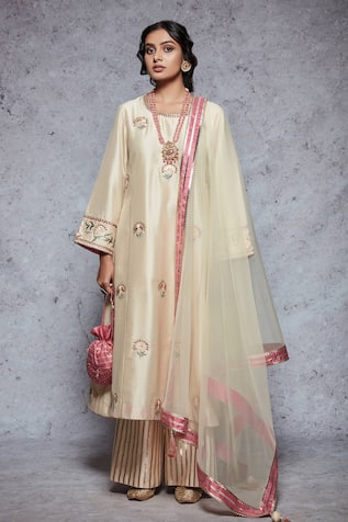 Embroidered Kurta Set 