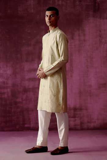 Pouli Pret Floral Embroidered Kurta 
