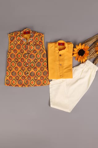 Ajrakh Print Bundi & Kurta Set 