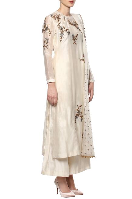 Buy Off-white kurta set by Joy Mitra at Aza Fashions