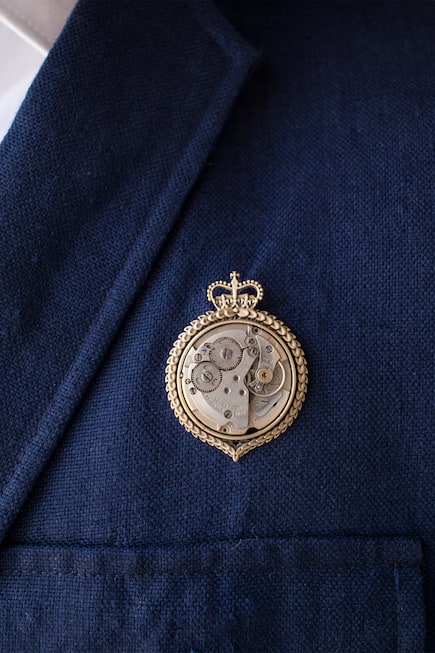 Clock Pin Brooch & Royal Horse Collar Tips Set