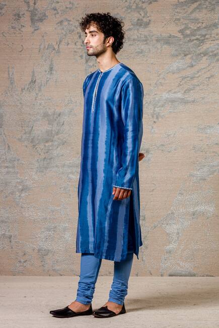 Buy Tie & Dye Kurta Set by Devnaagri- Men at Aza Fashions