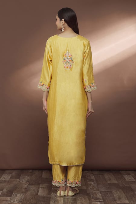 Surbhi Shah Floral Embroidered Kurta Set 