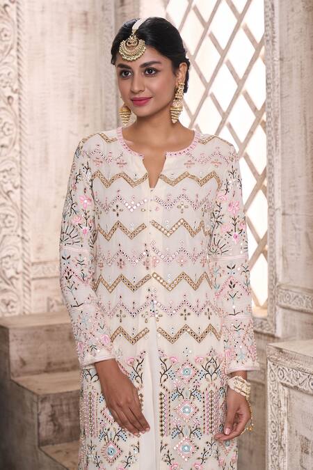 Aariyana Couture Off White Viscose, Georgette Embroidery Front Slit Kurta And Flared Pant Set at Aza Fashions Aariyana Couture_Off White Viscose, Georgette Embroidery Front Slit Kurta And Flared Pant Set_at_Aza_Fashions